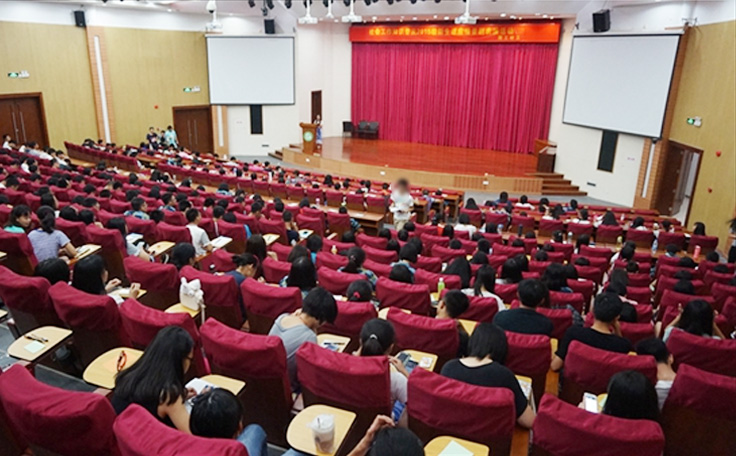 靚爆鏡的廣科院松山湖新校區(qū)多功能報告廳！報告廳舞臺機械及舞臺吊桿等建設(shè)項目由通用舞臺承建