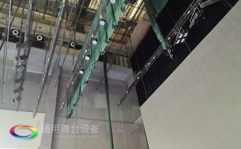 廣西梧州某劇場順利通過項目驗收 項目設(shè)計舞臺機械、舞臺吊桿系統(tǒng)、專業(yè)燈光系統(tǒng)等